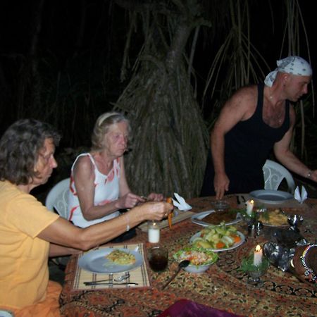 Ravana - Beach Cabanas Хиккадува Экстерьер фото