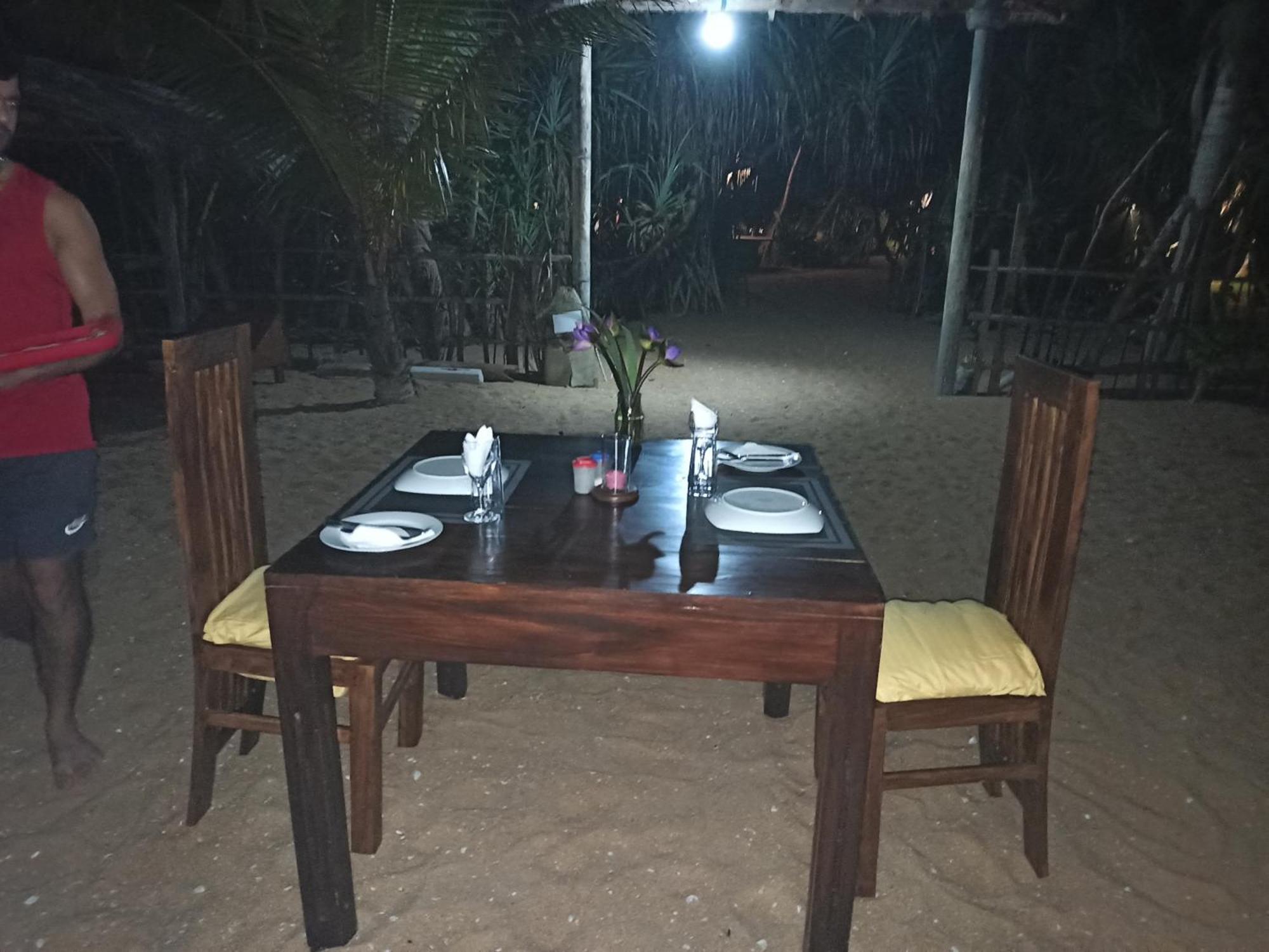Ravana - Beach Cabanas Хиккадува Экстерьер фото